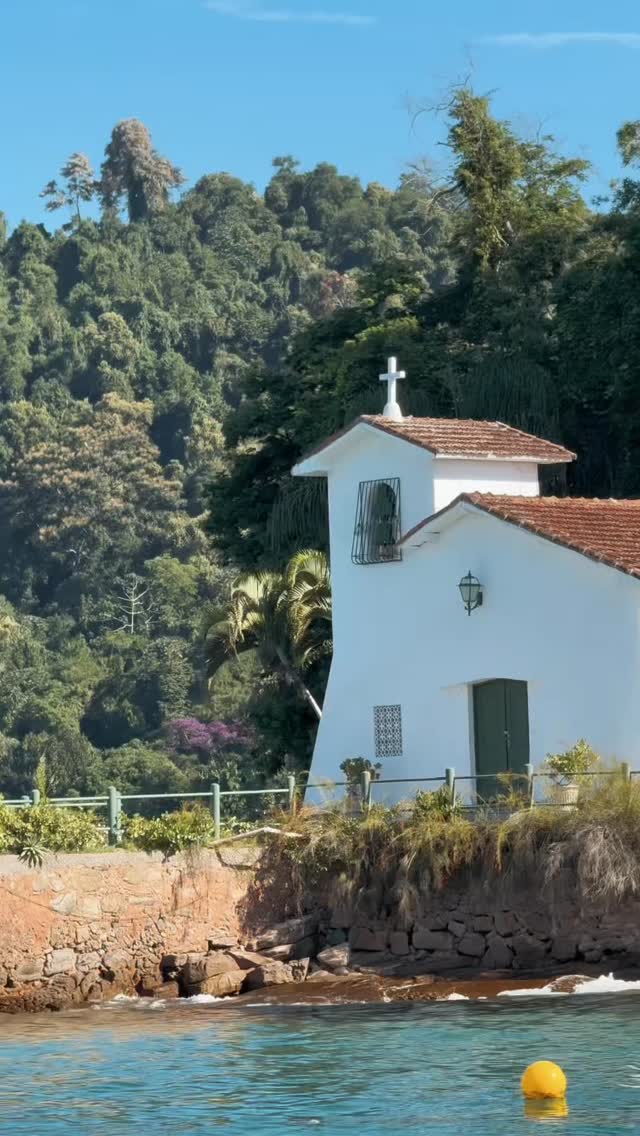 A Costa Verde tem um jeito próprio de encantar.
Entre praias, montanhas, mata atlântica e paisagens que mudam com a luz do dia, Paraty revela uma beleza que não precisa de pressa.
Na Pousada do Príncipe, você vive esse destino com conforto, natureza e a sensação acolhedora de estar em casa, a poucos minutos do Centro Histórico.
⸻
Costa Verde has its own way of enchanting.
Between beaches, mountains, Atlantic Forest and landscapes that change with the light of the day, Paraty reveals a beauty that asks for no rush.
At Pousada do Príncipe, you experience this destination with comfort, nature and the welcoming feeling of being at home, just minutes from the Historic Center.
#PousadaDoPrincipe #Paraty #CostaVerde #SuaCasaEmParaty #PraiasDeParaty