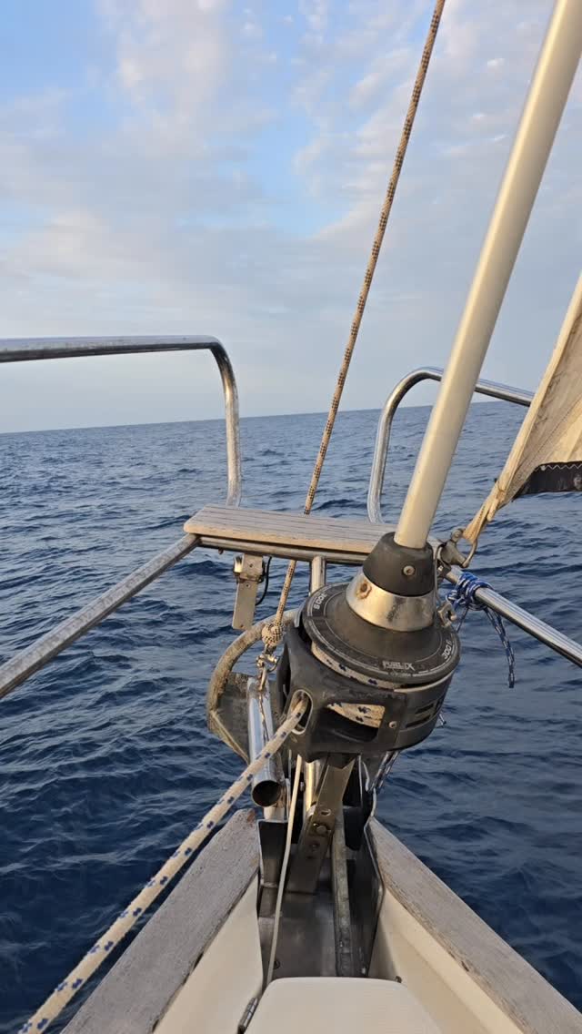 This is how we started our crossing from Malta to Greece, full sails and even Lila could join us on deck out in the ocean😀 #sailingfamily #sailing #boatlife