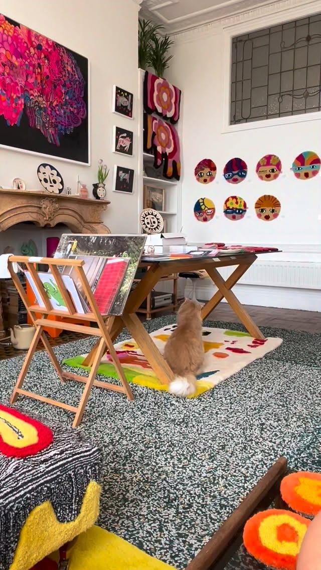 Percy’s in the house…managing the gift shop today so do pop by and pay him a visit!
#artistsopenhouses #contemporaryart #artfor interiors#brightonpopup