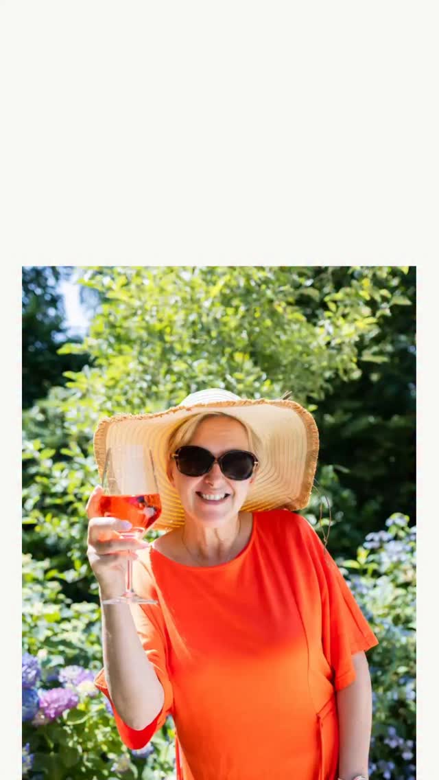 ☀️ **5 lekkere tussendoortjes voor warme dagen**
Gezond genieten op zomerse dagen — het kan echt. En het hoeft niet ingewikkeld te zijn.
In deze reel: 5 snelle tussendoortjes die je lichaam blij maken én gewoon lekker zijn. Mango ijsje, kersen-yoghurt ijs, waterijsjes, een zomers fruitdrankje en vers fruit met chocolade dipsaus. 🍓🥭🍫
Duurzaam afvallen begint met leren genieten zonder schuldgevoel. Dit is hoe ik het doe.
Fork it. ✌️
🔔 Meer gezonde recepten en tips? Volg me — er komt elke week meer. Bewaar deze reel voor echte zomerdagen ☀️