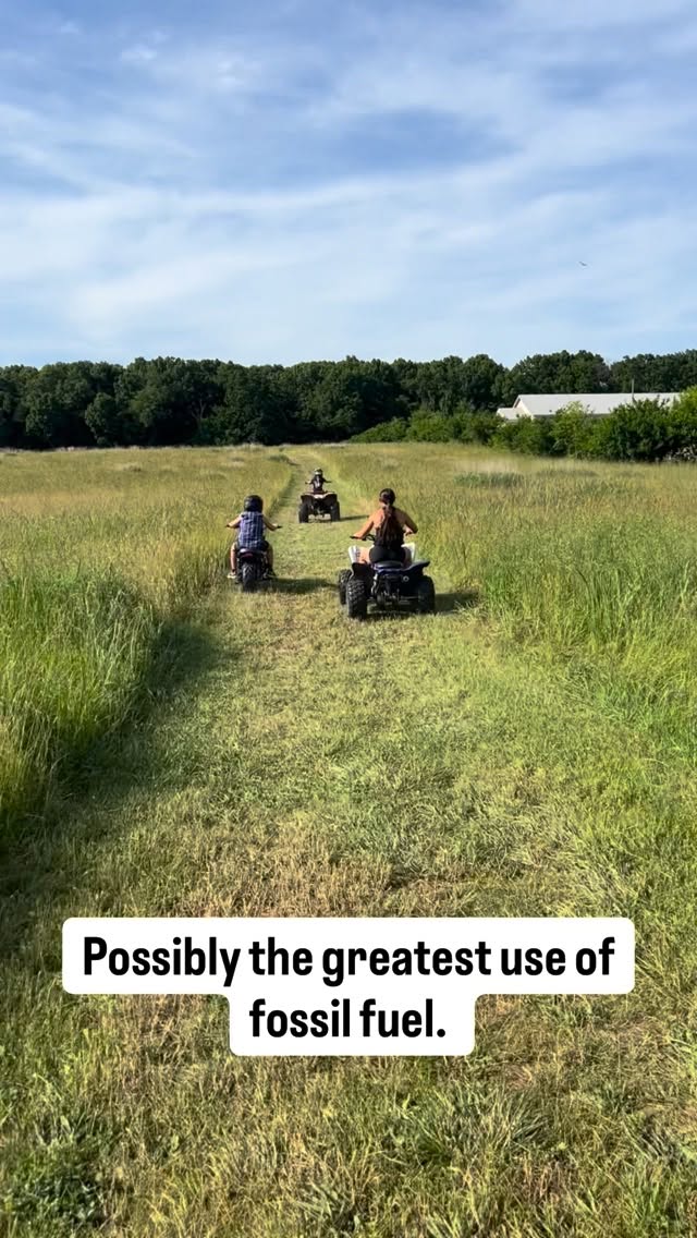 Family 4 wheeler ride through the fields with an Ozark forest as a backdrop. The weekend was good to us.
#memorialday🇺🇸