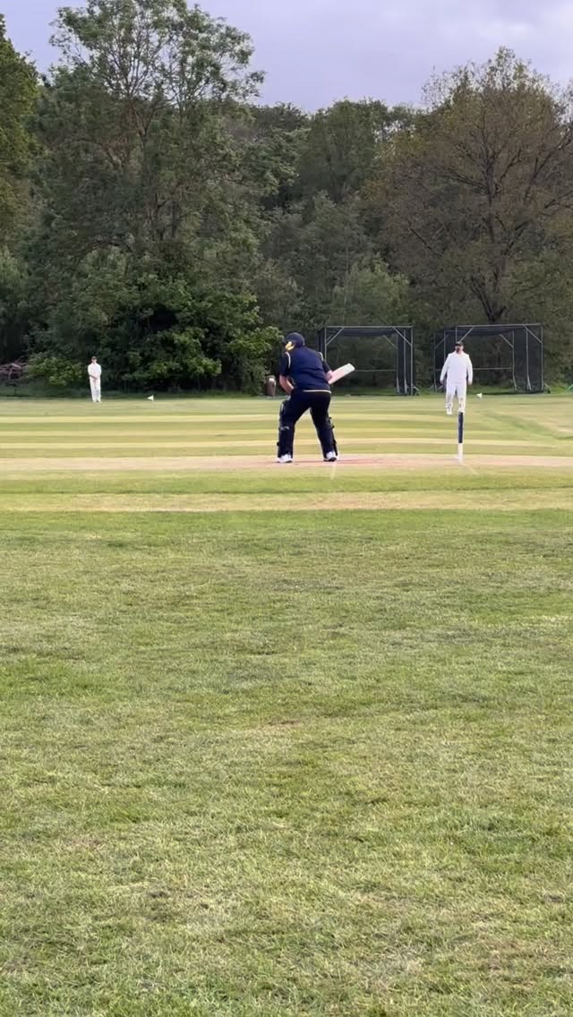 Capitalise while the sun is shining- more midweek cricket tomorrow 👊
#nighthawkcricket #cricketlife #cricketgear #clubcricket #cricketlovers