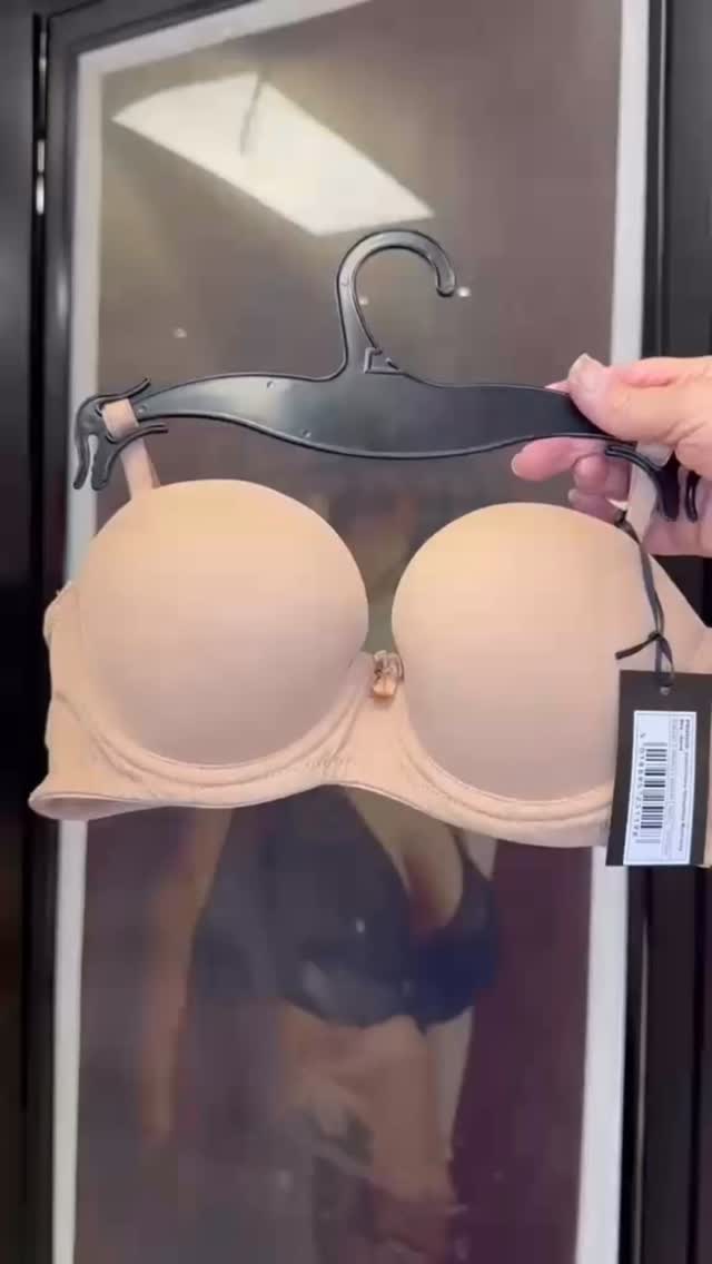 Summer lingerie drawer essential incoming ☀️✨
A strapless bra that actually fits 🙌 No pulling it up, no fidgeting all day and no sacrificing support 💕
Listen to Michelle talk you through some of our most popular styles 👙 From smooth padded plunge shapes to cleverly engineered designs made to support and flatter bigger boobs beautifully 💫
Perfect for summer dresses, holidays and all those outfits where straps just won’t do 🌴💖
#PandorasBox #StraplessBra #LingerieEssentials #FullerBust #SummerStyle