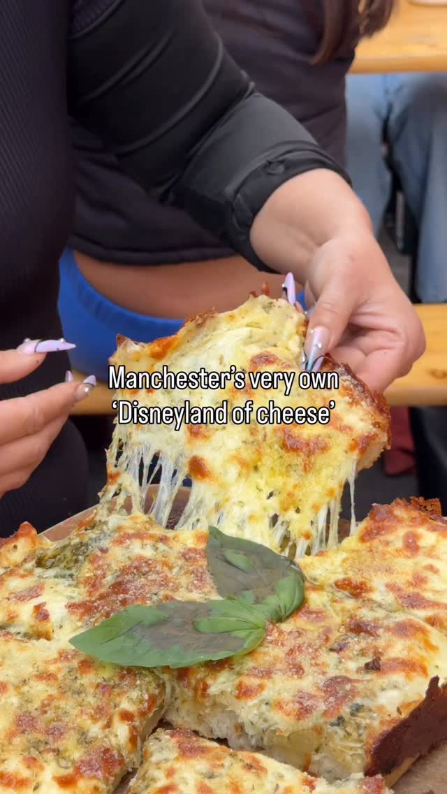 Someone else’s words not ours 🤭
Why fly all the way to Paris when we can make your cheesy dreams come true right here
#deanos #cheesepull #foodgasm #manchester #manchesterfood