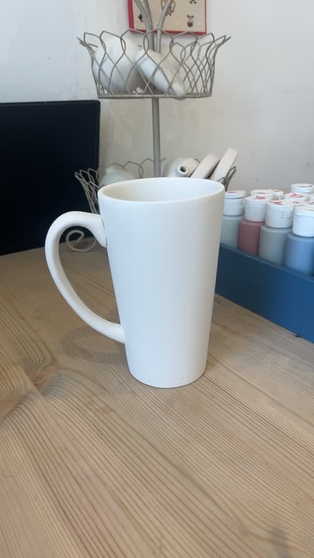 🎨 Paint your own gift for Dad! 💙
Looking for a unique gift this #FathersDay? Create something special with our Paint Your Own Pottery sessions. Book online through our website and let your creativity shine.
