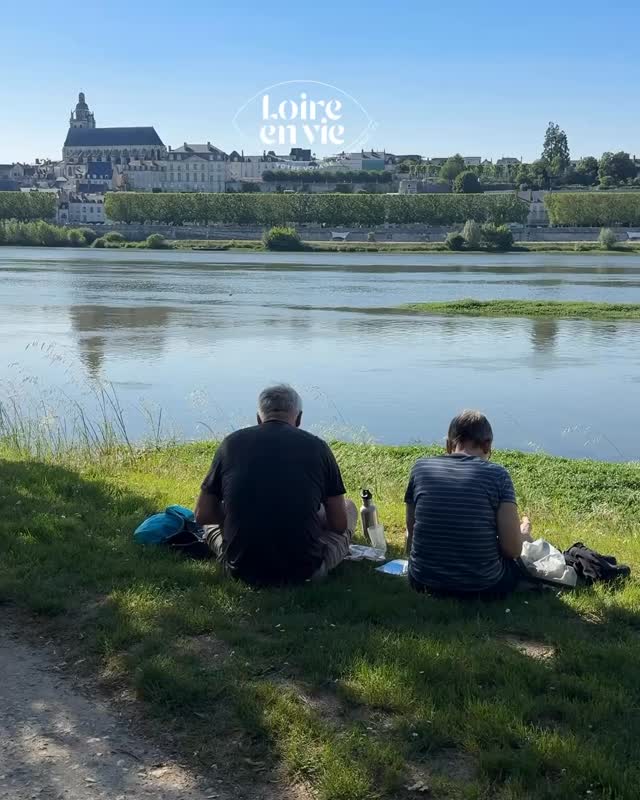 Parfois, un peu d’herbe, un reflet de soleil sur l’eau, le bruit des oiseaux et quelqu’un avec qui ne rien faire…et le vie est belle !
C’est ça aussi, Loire en Vie, une destination qui permet de profiter de chaque instant.
www.loireenvie.fr