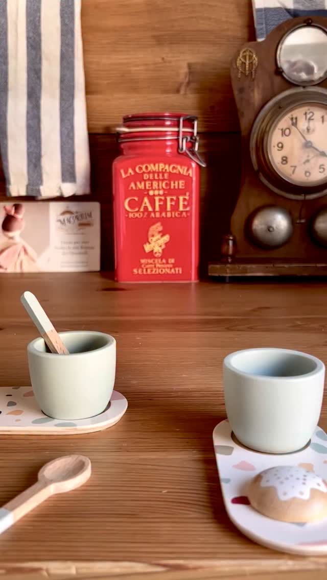 Ma anche tu, dopo pranzo…devi, dico DEVI…prendere un caffè ☕️? #magoriumgiocattoli #giocattoli #toys #giocattoliinlegno #caffè