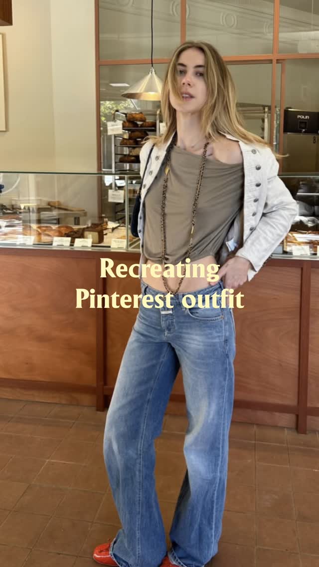 Cool girls wear jeans, tee-shirt, big sunglasses and that’s it 💋
#indiesleaze indie sleaze style indie sleaze aesthetic outfit of the day spring outfit inspiration tenue du jour vintage style parisian style parisian outfit pinterest outfit inspo #lookdujour #y2kaesthetic