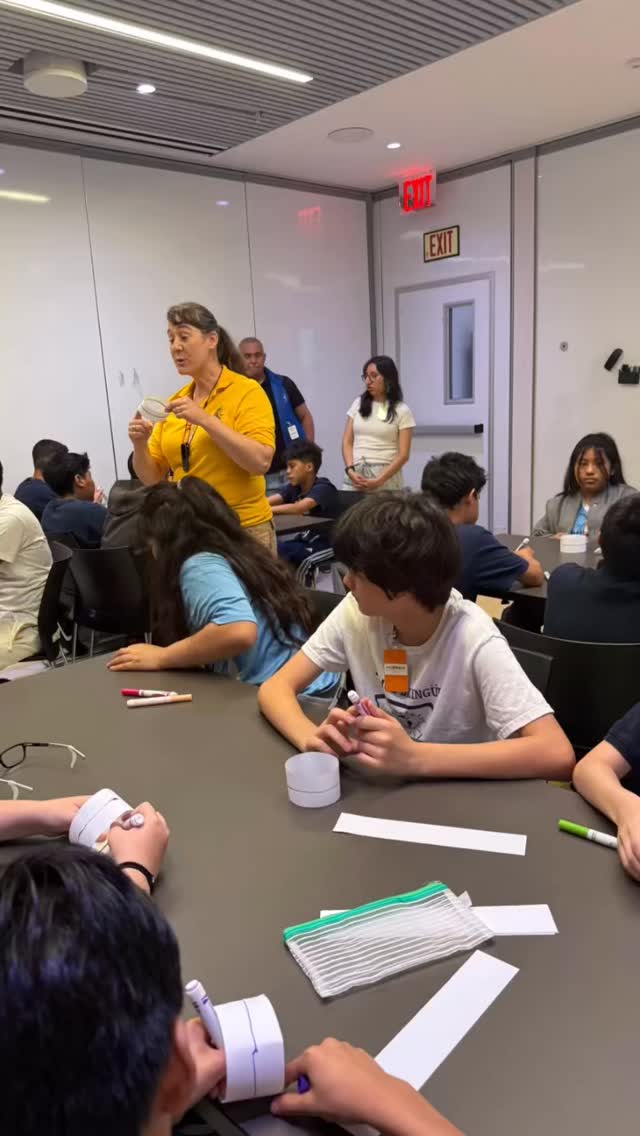 Today was a beautiful day for a trip to the @momath1! ✖️➗➕➖🟰🧮 #dlmsfamilia #fieldtrip #nycpublicschools @nycdistrict3