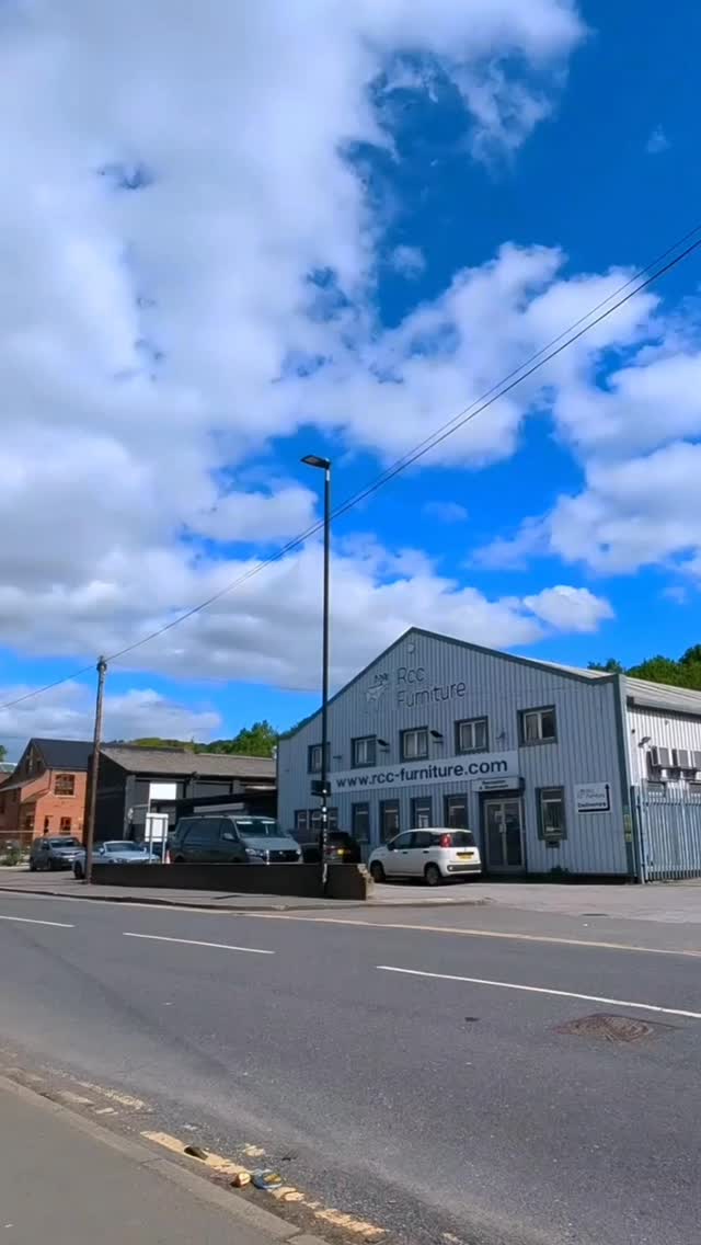 Just another normal day in the workshop ⚒️
Coffee going cold, machines running nonstop, and bespoke furniture slowly coming together.
.
.
.
#timelapse #woodworking #steelwork #bespokefurniture