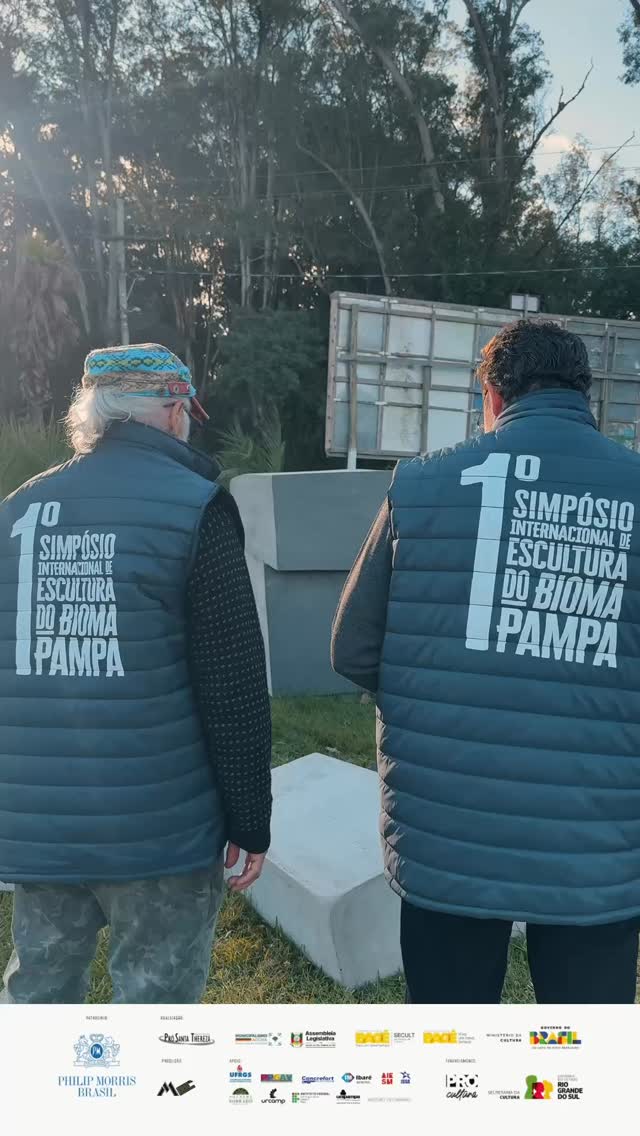 Neste último sábado, tivemos o encerramento do 1º Simpósio de Esculturas do Bioma Pampa. Nossos artistas se reuniram com a comunidade para um momento único onde propagam o significado das suas obras e memórias retidas na pedra, para um legado que ficará eternamente no Centro Histórico Vila de Santa Thereza.
O XVII FICF é uma realização da @santatherezabage @prefeituradebage por meio da @bage.secult e @assembleiars. O patrocínio é da @philipmorrisbrasil, com financiamento do Pró-Cultura @sedac_rs , Lei de Incentivo à Cultura, Governo do Estado do Rio Grande do Sul @governors. Produção Maristela Ribeiro Produções.