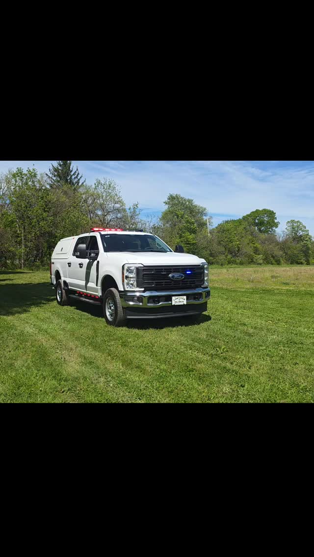 Even a budget build doesn't need to feel or look like a budget build. Here's Lawtons 7. Their newest piece of apparatus. Full @soundoffsignal bluePRINT build including bluePRINT Link system which allows the system to read what the truck is doing. NXT tinted dual color lightbar, Soundoff headlight flasher and a few Mpowers sprinkled in to complete this build. With a few tricks, we even bluePRINT'ed the trail lights. Thank you Lawtons Fire for your business and congratulations on your new @ford #f250 !