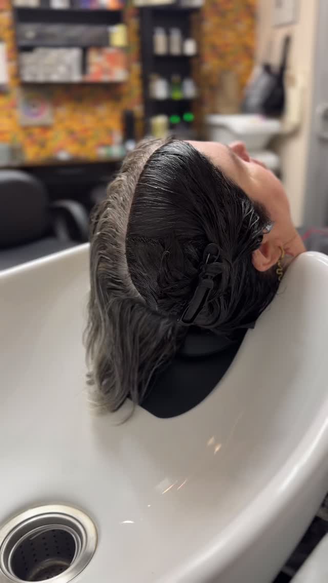 POV: you get your hair split dyed and I forgot to get the final product so all we have to commemorate your hair with is this hair washing video. But don’t worry, it still EATS. And left absolutely no crumbs.
This was such a fun one to do honestly, one day I will actually remember to take photos and videos of the final product so you can all see too!
#splitdye #splitdyehair #escondidohairstylist #sanmarcoshairstylist
