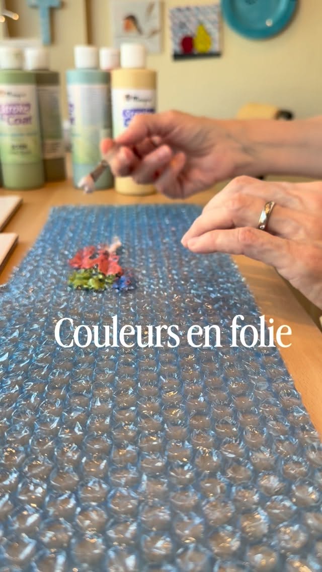 Une technique de peinture sur céramique ultra fun et colorée à découvrir chez Planète Céramique.
Chaque résultat est unique et aucune expérience n’est nécessaire ✨
Demandez-nous en atelier et on vous montrera comment faire !