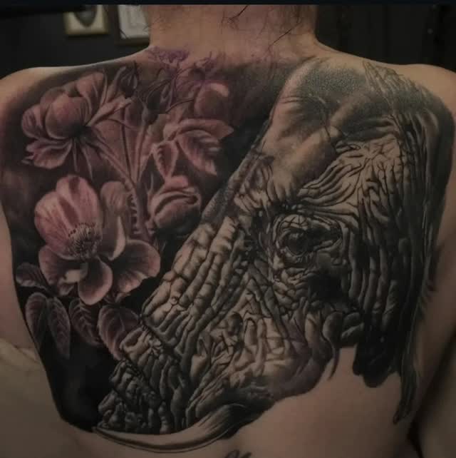 Cover up, work in progress by @marie.nik.tattoo
The elephant is healed, and the flowers are fresh.
Style - black and grey realism
Enquiries - info@lost-tower.co.uk
#coveruptattoo #elephanttattoo #blackandgreyrealism #losttowertattoo