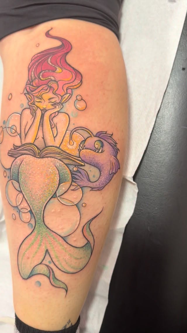 What are you reading? ⭐️🧜🏻♀️
.
.
.
.
.
.
.
#mermaid #mermaidtattoo #booklover #colourtattoo #cute #fun #reader
#tattoo #tattoos #stowmarket #ink #inked #getinked #girlswhotattoo #tattooist #art #femaletattooist #gettattooed #prettyinink #Suffolk #girlswithtattoos #tatts #lgbtsafespace #dowhatyoulove #follow #femalerun #safespace #tattoosarecoolandyouknowit