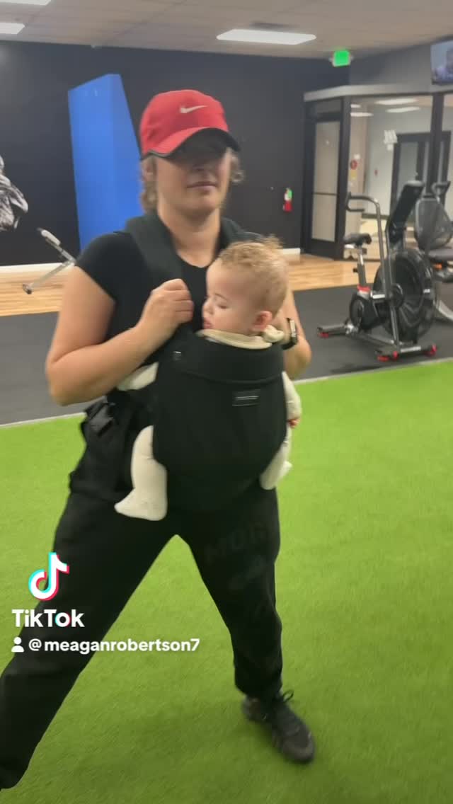 No sitter no problem. Postpartum training in full effect❣️
#Postpartum #fitmom #fitfamily
#womenshealth