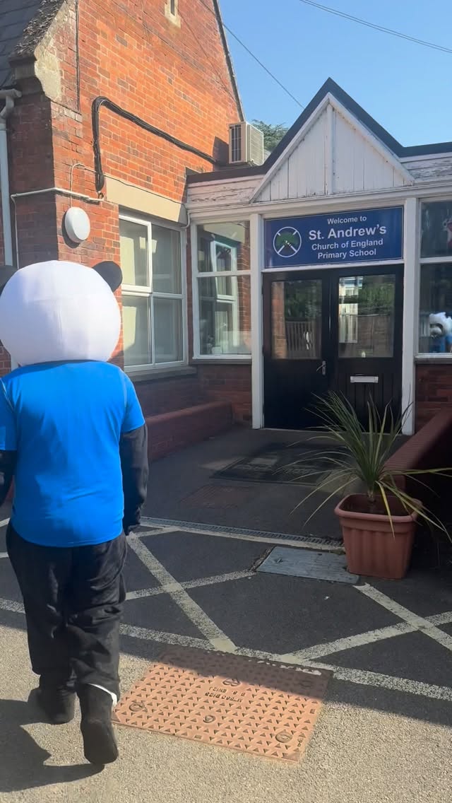 PEDRO was a HUGE hit at camps today! πΌβοΈ
Our mascot Pedro made special appearances across some of our venues today, bringing plenty of smiles, high fives, races and fun to everyoneβs day! π
From running races to photo opportunities, the children absolutely loved having Pedro join in with the action π₯³
What venue would you like Pedro to visit next? ππ