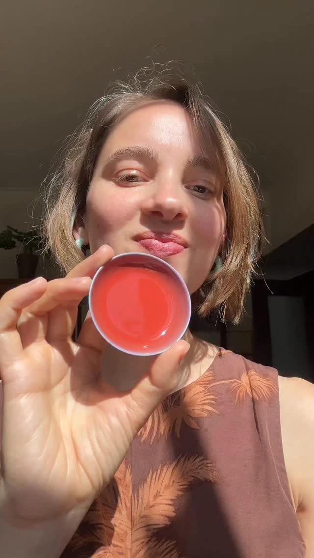 These voiceover reels are so awkward, please bear with me while I go through my awkward phase okay? 🙈 I do love that I can tell little stories now though. 🤗 Which is your fave color??
Alsoooo, newsletter subscribers will receive a special offer soon. Link in bio if you want in. 💌
