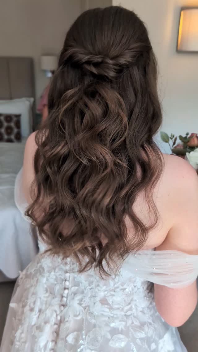 Gorgeous half up half down for Sophie last week! Soft waves to complement that stunning dress!!
#BridalHairAndMakeup #WeddingHairInspo #bridalhair #weddinginspiration #bridetobe