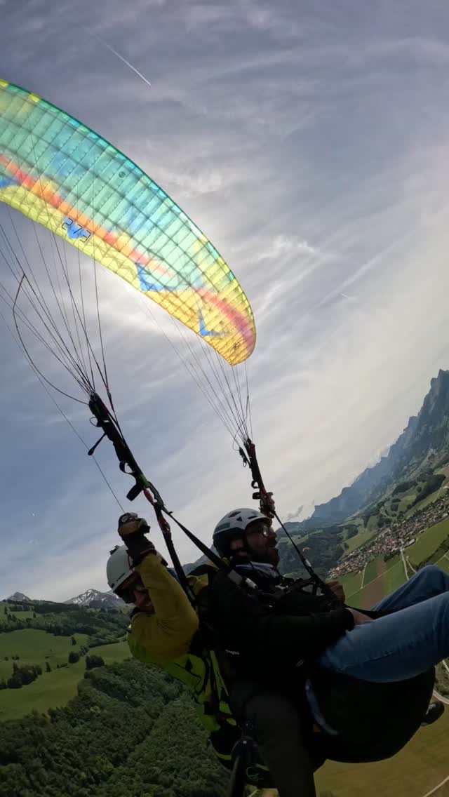 Sound on 🔊
"Oh p***** de sa mère* 😂
Toujours un plaisir de rendre nos passagers heureux 😍
A qui le tour ?