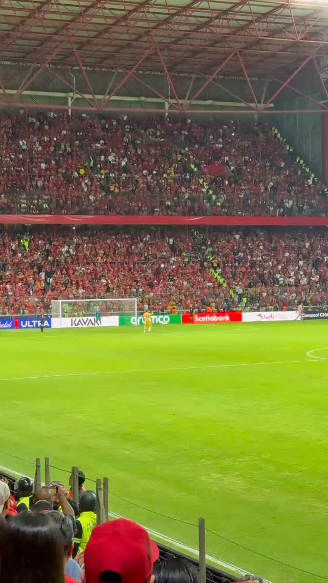 Toluca queda campeón de la Concafac Champions Cup en ronda de penales
.
.
.
#concacaf #futbol #toluca #tigres #penales