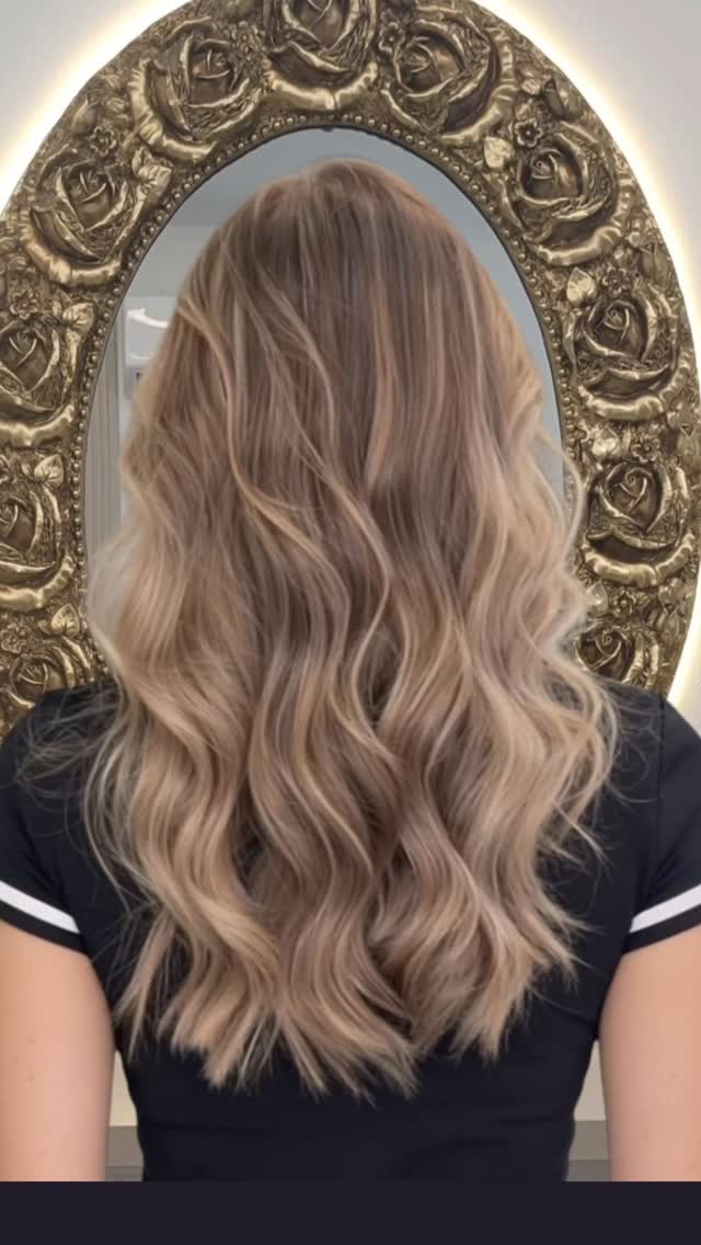 Some hair colors are personalized; the color is determined based on the individual's personality before coloring. Thinking about coloring your hair but not sure what to choose? We can offer free consultation.
#kuşadası #haircoloring #hairdresserkusadasi #efes