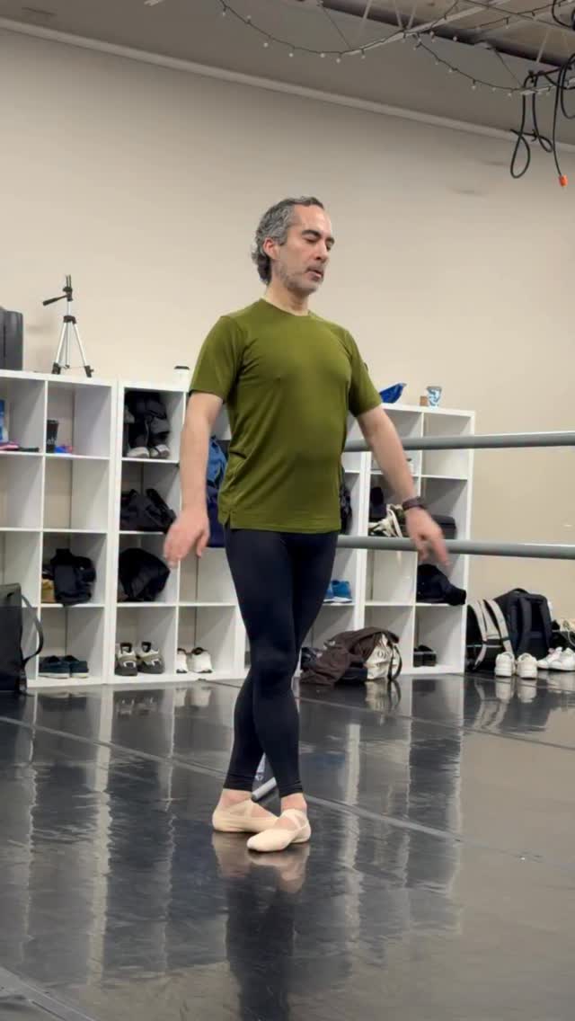 Test yourself: if the music suddenly disappeared, would the movement still make sense? Could you keep the rhythm and count in your head? The more you practice, the more musicality becomes second nature. 🎶🎵
#themaledanceconnection #maledancer #balletdancer #adultdancer #adultballet
