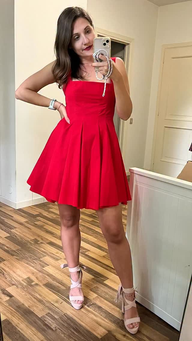Feels like summer and what a perfect dress to wear. This is a design that I wanted to make for a long time but i wanted to test out this one before I make it more complicated ready for a very fun summer dress. Are you ready for summer.