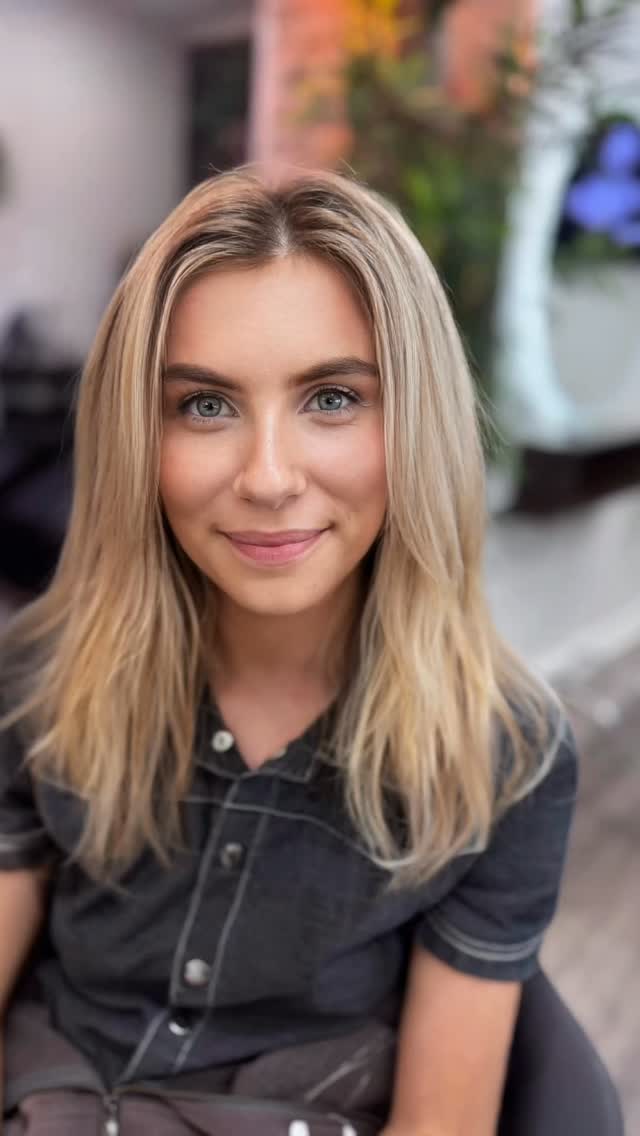 Blonde to Rich Copper 🔥
A complete colour transformation for this beautiful client 🫶🏽
We traded bright blonde for rich copper tones, added depth, shine, and dimension, and finished with soft waves to showcase every gorgeous colour.
Are you ready for your transformation?
📍 SuCasa Hair Artistry 224 Brunker Road Adamstown NSW 2289
☎️ (02) 4044 3141
Book online www.sucasahair.com.au/bookings
#HairTransformation #CopperHair #SuCasaHairArtistry #NewcastleHairdresser CopperBrunette