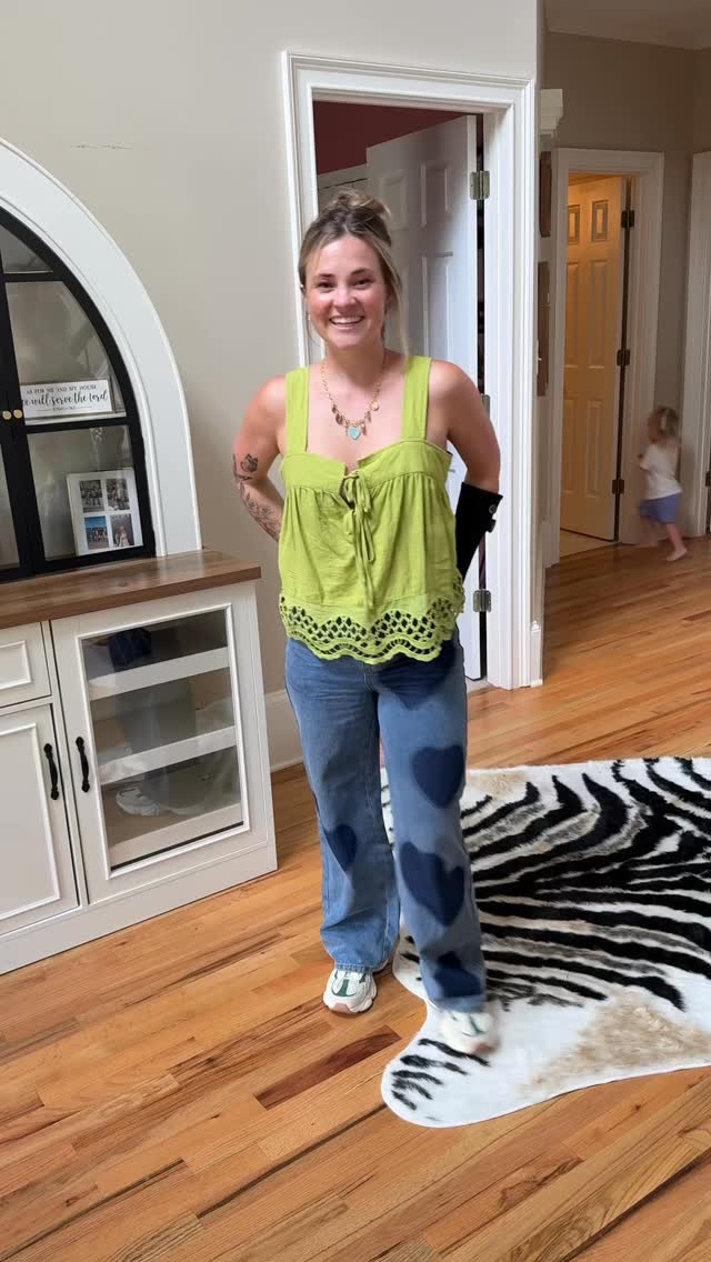 From my #ootd to my comfies. Had a fun time at the aquarium. We got lucky because I have never seen the aquarium so slow. We had so much time to walk around and take it in. Now with the rain we shall snuggle with a movie.
#outfitinspo #styleinspo #casualoutfits #summeroutfits