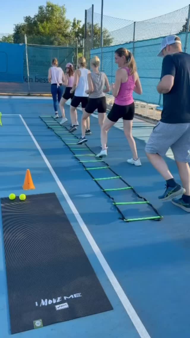 🔥 Was für ein Start! 🔥
Unser erstes Athletik- & Functional Training im TC Lechenich war ein voller Erfolg 💪🎾
Gemeinsam mit @david_flacke haben wir Gas gegeben:
⚡ Schnelligkeit
⚡ Beinarbeit
⚡ Power
⚡ Stabilität
⚡ Functional Fitness
Und das war erst der Anfang 🚀
Du willst beim nächsten Training dabei sein?
📍TC Lechenich
📲 Infos & Anmeldung:
tennisbase.nrw/fitness
#tennisbase #athletiktraining #functionaltraining #tennisfitness