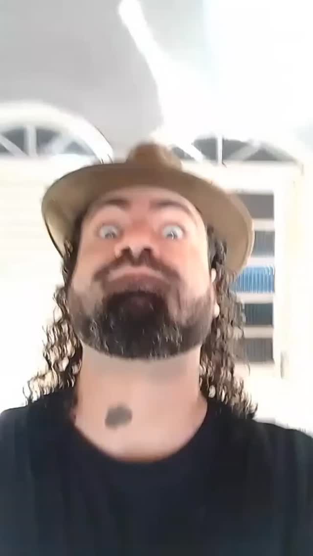 🎭🔥 ALEXÂNIA, PREPARE-SE PARA UMA NOITE DE MUITAS RISADAS! 🔥🎭
Diretamente de Brasília, o grupo Os Paias Stand-Up Comedy chega ao palco com um espetáculo cheio de humor, histórias hilárias e aquela resenha que faz todo mundo rir até perder o fôlego! 😂
Uma noite para esquecer os problemas, reunir os amigos e viver momentos de pura diversão com um elenco incrível:
🎤 Alan das Ovelha
🎤 Cadu Novato
🎤 Judeu do Stand
🎤 Raphael da Matta
🎤 Thais Strieder
📅 Data: 30 de maio (sábado)
🕗 Horário: 20h
📍 Local: Teatro Marie Padille – Alexânia
Garanta sua presença e venha viver uma experiência cheia de humor e gargalhadas! 😆✨
#OsPaias #StandUpComedy #Alexânia #TeatroMariePadille #Comédia Humor AgendaCultural Goiás Evento SextouComRisadas