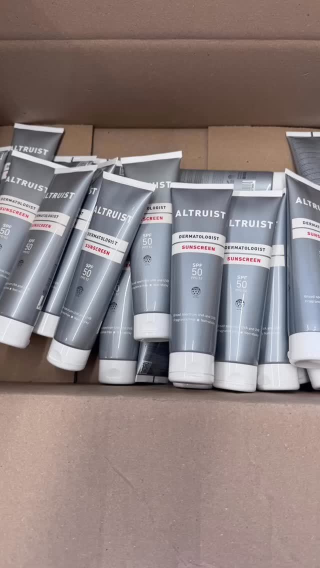 Excited to receive my first delivery from Altruist.
With the hot weather arriving and it being Skin Cancer Awareness Month, the timing couldn’t be better.
I’m really looking forward to trying these SPF 50 products, especially knowing they were developed by consultant dermatologist Dr Andrew Birnie. As someone who spends a lot of time educating about skin health, early detection, taking action and sun protection, I’m always interested in products backed by genuine dermatological expertise.
One thing that really stands out is the exceptionally high PPD 52 rating. While many people focus on SPF, PPD measures UVA protection – the rays responsible for skin ageing and which also play a role in skin cancer development.
Not all sunscreens provide this level of UVA protection.
Another reason I love the ethos behind this brand is that every purchase helps support people with albinism in Africa, where access to sun protection can literally be life-changing.
Have you tried Altruist before? Let me know your favourite SPF below 👇
#SkinCancerAwarenessMonth #SPF50 #SunProtection #WearSPFDaily #SkinHealth AltruistDermatologist UVAProtection PPD52 SkinCancerAwareness TheExpertSkinClinic DermatologistDeveloped SunSafety SkinCareCommunity ProtectYourSkin SkinEducation