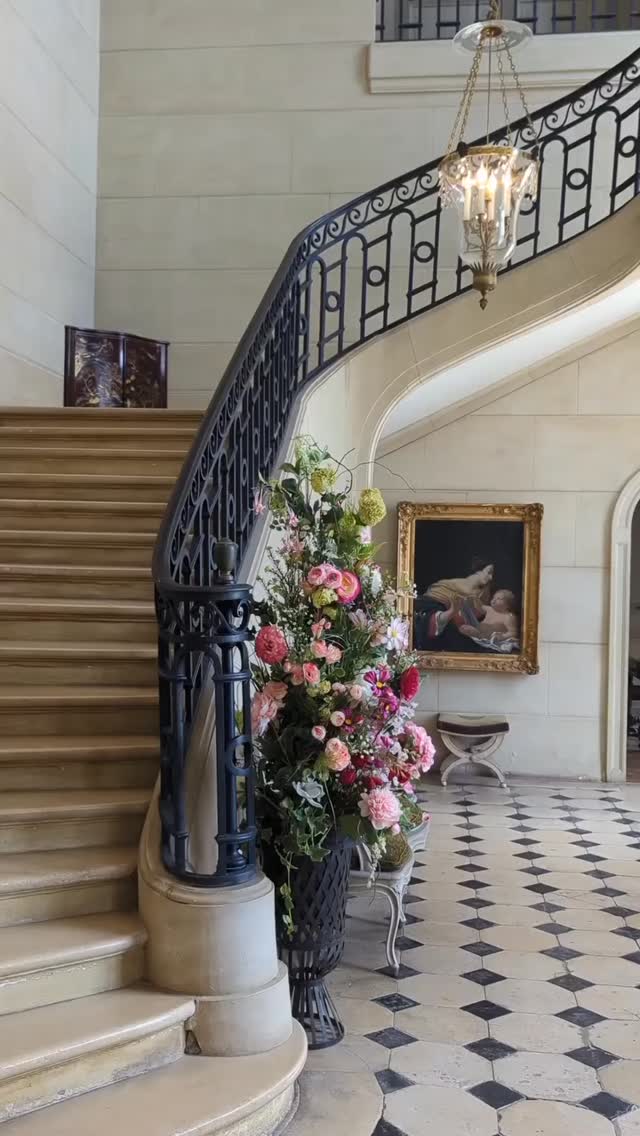 Let’s follow @margueritte.de.rousselle in this visit
.
I had the pleasure of returning to the castle of La Motte Tilly. An elegant 18th century residence, remained faithful to the refined spirit of its owners. Between a country house and a setting for art objects, this place exudes the sweetness of life and French elegance 🌿🏰
And you, have you ever visited this house?
.
https://www.frenchquartermagazine.com/membership
#ChateauLaMotteTilly #PatrimoineFrançais #VisiteCulturelle #MonumentsHistoriques #XVIIIeSiecle