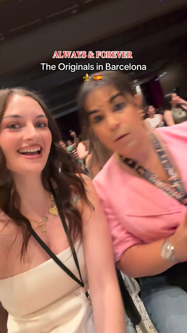 Est-ce qu’ils peuvent nous transformer svp ??? @chachou9494 @peopleconvention #theoriginals#klausmikaelson#elijahmikaelson#tvd#thevampirediaries