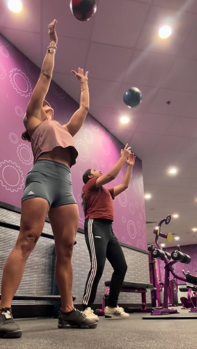 Tu ENFOQUE determina tu
REALIDAD así que elige bien DÓNDE MIRAR.
#gym #getfit #inspire #fitness #fit