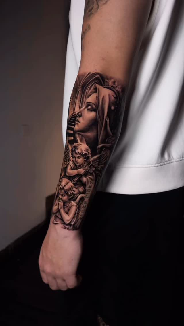 SPOTS AVAILABLE ππ½
www.notoriousinkbali.com
#realistictattoos #religiontattoo #blackandgrayrealism #balitattoostudio #seminyaktattoostudio