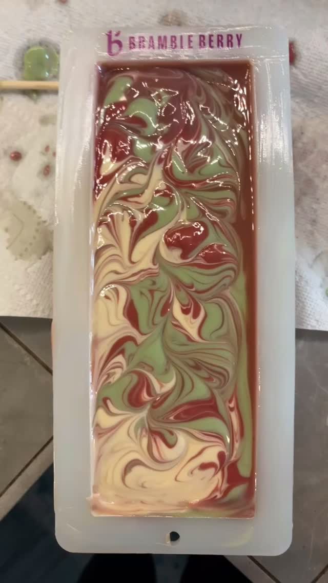 This weekend the weather is going to be absolutely perfect at @eastonfarmersmarket 😍 this weekend’s market is strawberry day and I still have plenty of strawberry basil soap bars left! And who knows maybe I’ll even have a very special limited edition lotion available too 👀👀🍓
Stop by and say hi!
#naturalskincare #artisansoap #shoplocal #farmersmarketfinds #soapmaking