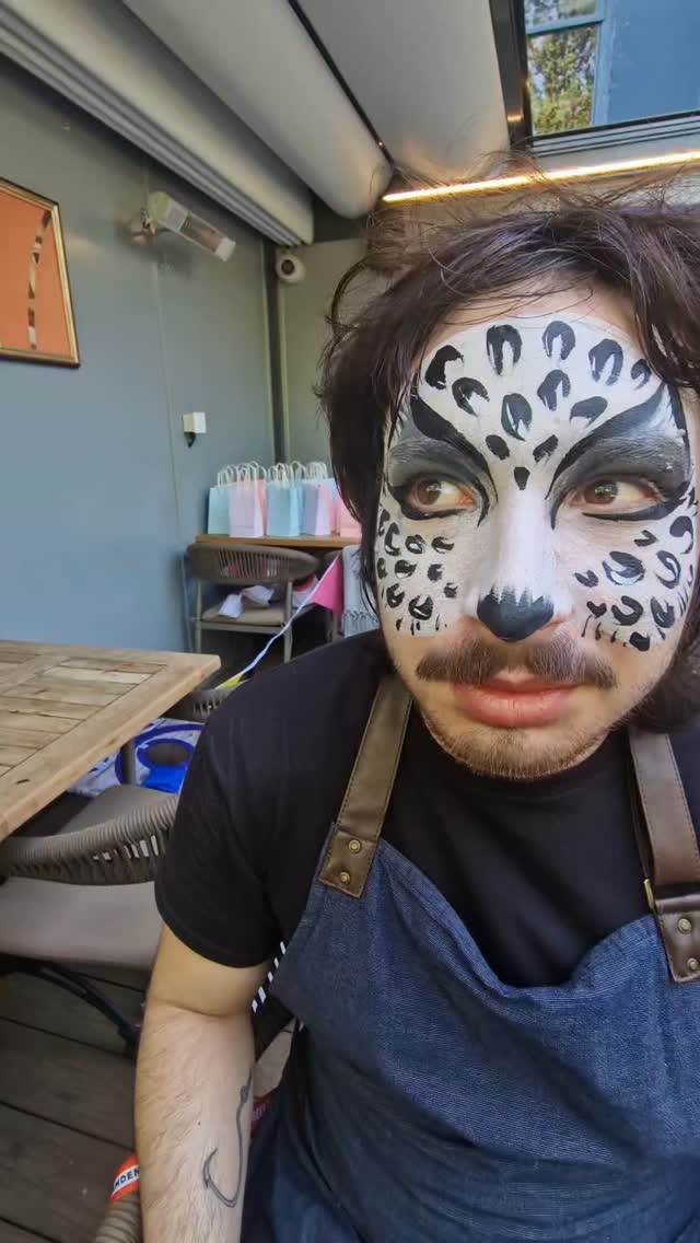 Bank Holiday fun at the @hopepubwandsworth ππ
.
#facepaint #facepainting #ArtyCatFaces #londonfacepainter #wandsworth