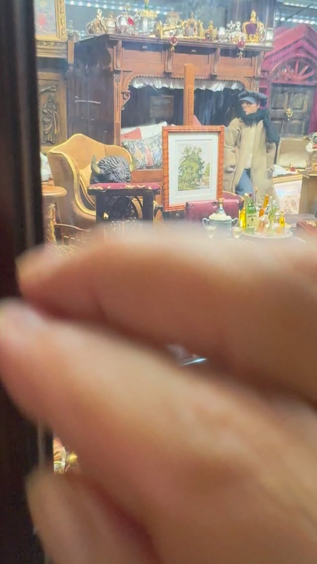 Sometimes when I need a dopamine hit I head over to the shelf that has my collection of Miniature boxes. Opening the ones that have Miniatures! inside them makes the dopamine hit hardest like this cigar box by unknown maker which has individual removable cigars #swoon #dollhouse #cigaroftheday #cigarlife #dollhouseminiatures