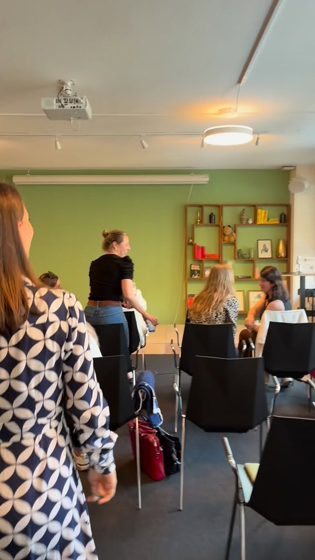 ☀️On a warm hot day in May, Professional Women’s Group Zurich gathered together in an intimate setting on the topic of personal growth led by Dr. Kathrin Lange. ‘No one is born a people-pleaser, we are conditioned by it.’
It was an opportunity to take the time to reflect and share, connect and get inspired by each other. Part workshop, part honest conversations.
Thank you for all those who joined us for this evening!
More to come soon #letthem #professionalwomenzurich #networkingzurich