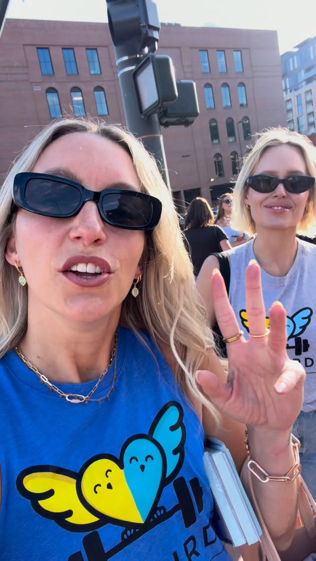 We have lots of singles workouts & events for you, Denver! 👋
Single?! We got you 😉
🎟️ Link in bio @twobirdsfit
Big thanks to @2girls1milehigh & @talanemccormick for hyping Two Birds w/ us at Colorado @rockies stadium ⚾️
#twobirdsfit #denversingles #vibemovematch