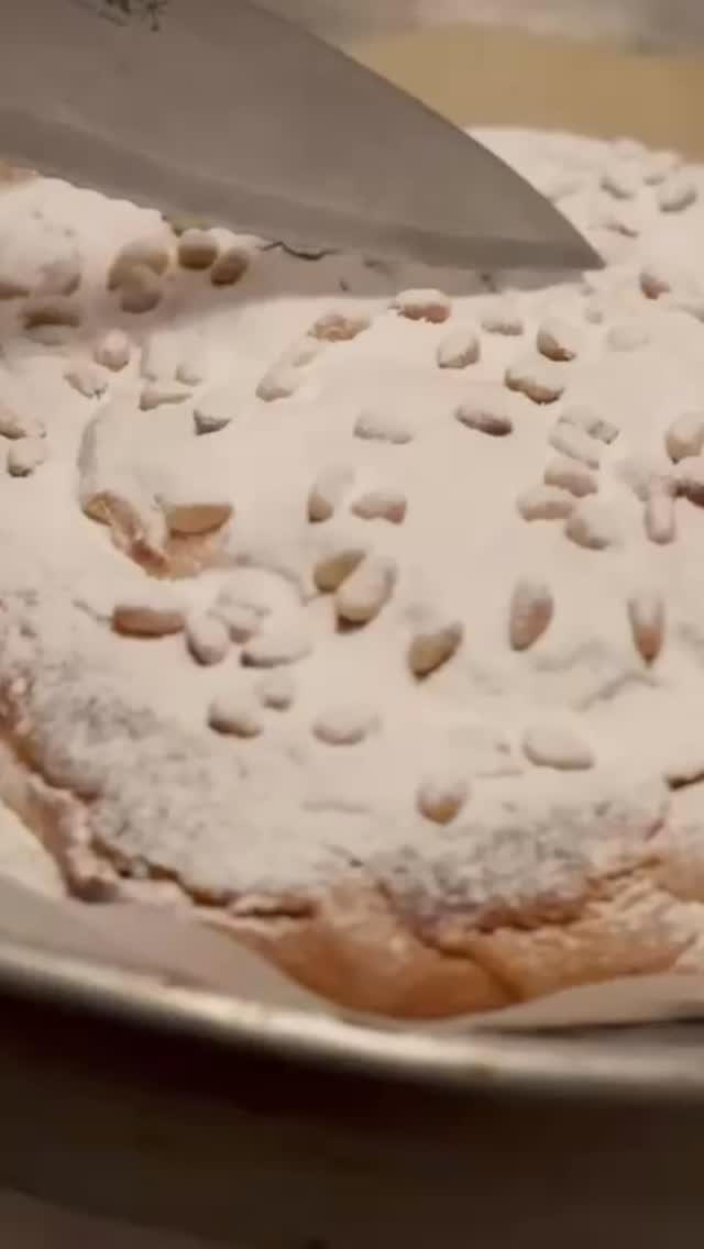 When we cut the cake at SALT it’s never just dessert, it’s the moment everyone remembers. ✨ #tortadellanonna❤️ #essexfoodies #italiancake #saltmaldon