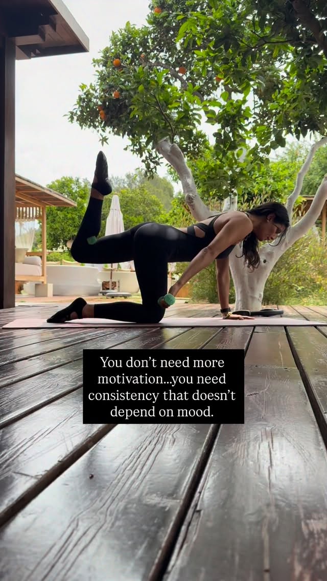 Today’s reminder …. (mostly to myself!)⚡️
It doesn’t have to be intense to be effective.
It just has to be consistent. Some days you push.
Some days you show up gently. I would like to think that both still count! ☺️🥰 Do what you can with where you are today my friends!
Oh and … here’s to movement that flows and feels good! Just working on some new class material! 😅🥰😘
…
@atzaro_hotel
@herosofficial
🖤