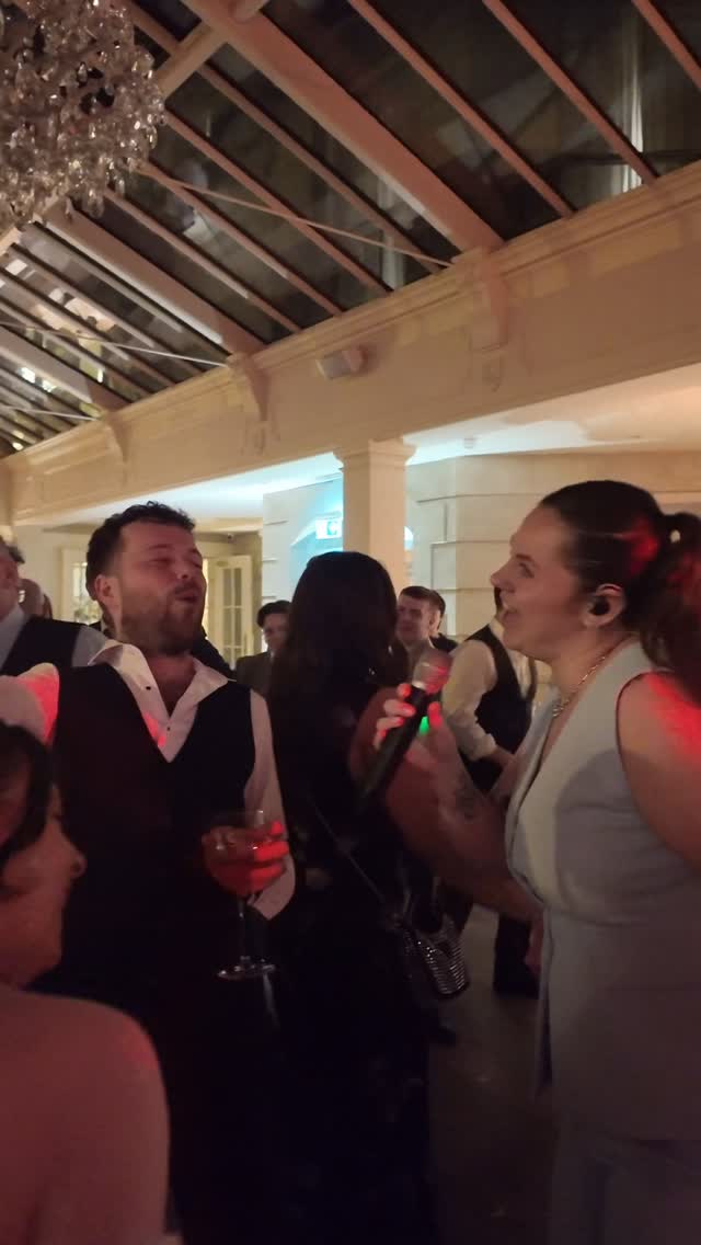 If you ever can’t see Casey on stage, chances are she’s in amongst the madness 🔥🔥
#irishweddingband #weddingbandireland #irishwedding #weddingband #weddingbandsireland