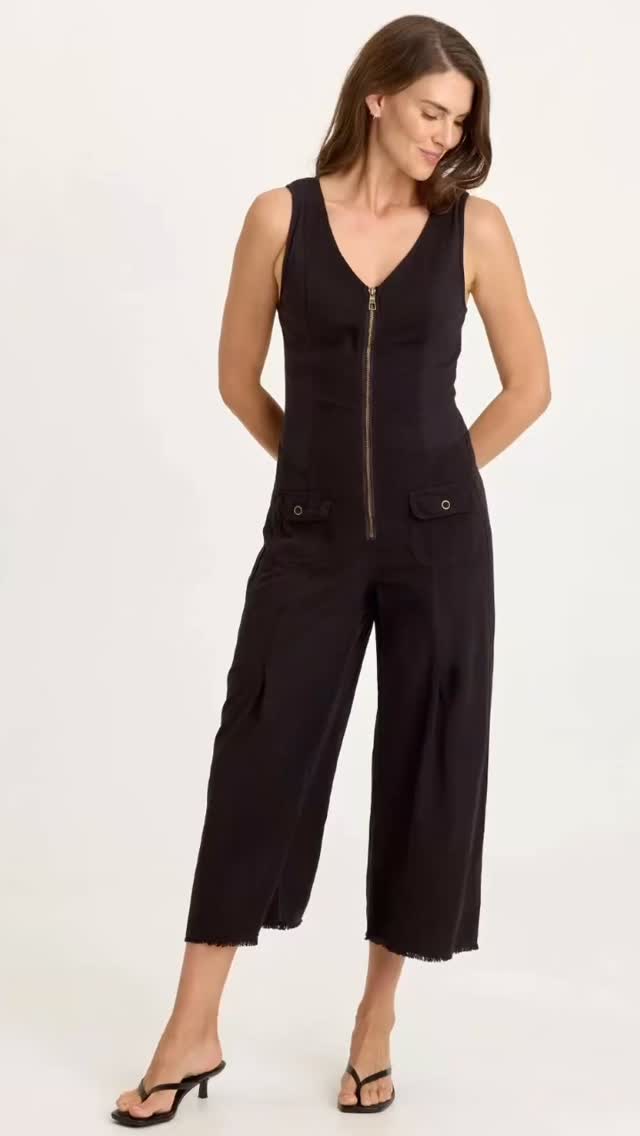 Lightweight, practical, mindful structure, and perfect for active summer living. We adore this line.
#shoplocal #downtownbaraboo #boutiquestyle #summerfashion #outfitinspiration