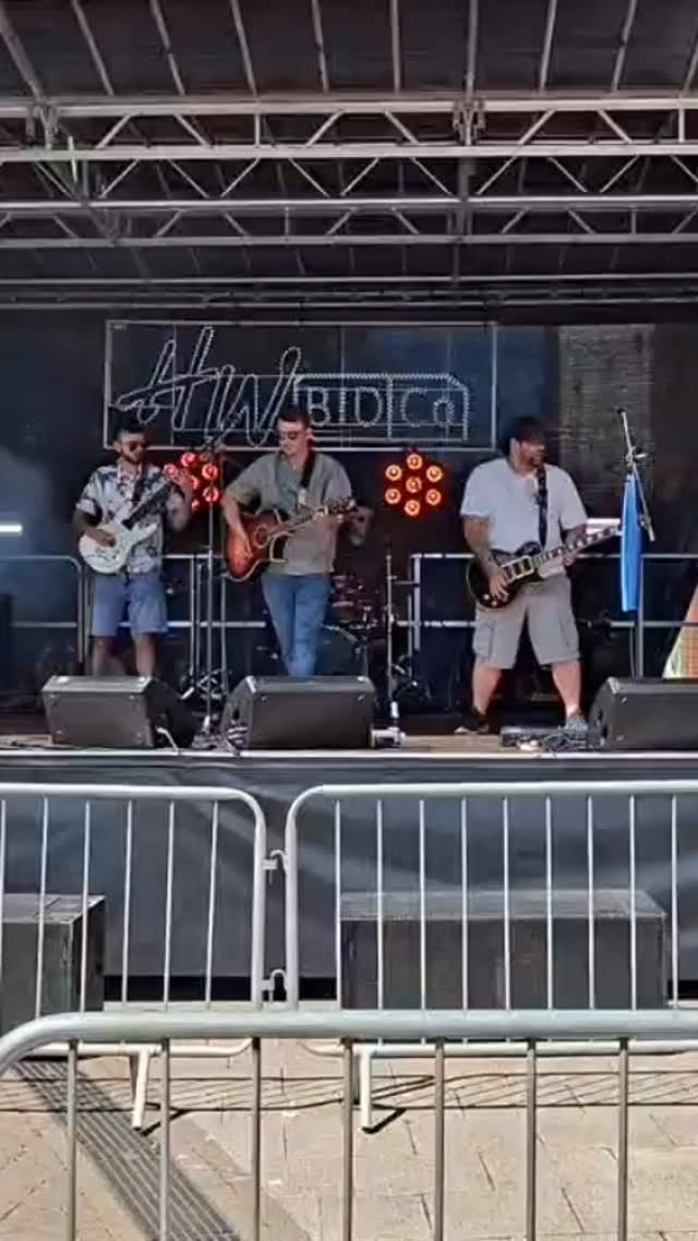 Thanks for having us @frogfesthw great show ✌️
#festival #nowornever