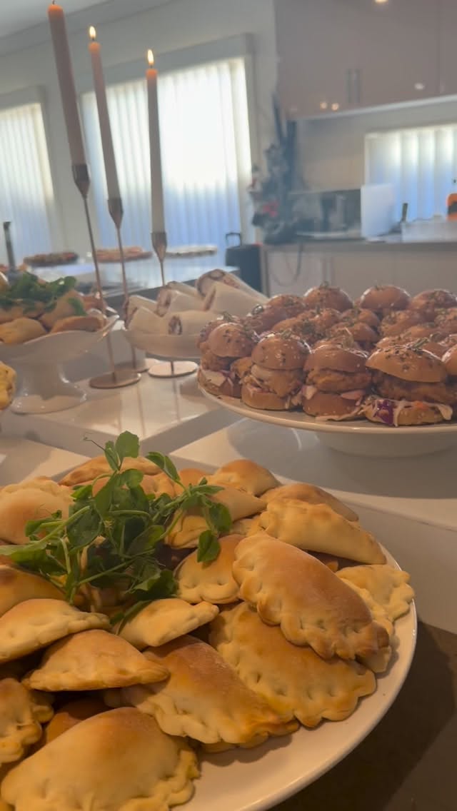 Bride & Groom breakfast ….🥂#cateringbymona #delicious #yummy #weddingday#catering