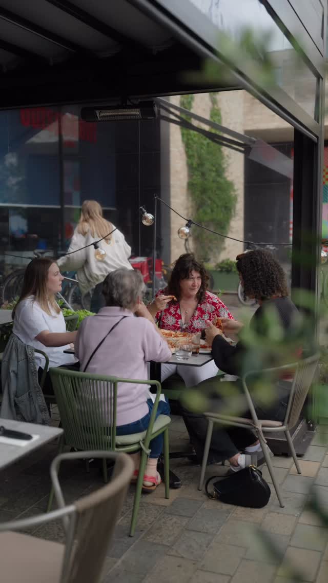 Weekend plans? Sorted. 😎
Roll on down to La Pizzica this weekend and treat yourself to authentic Neapolitan pizza, fresh gelato, and every spritz under the sun. 🇮🇹
#lapizzica #eddington #cambridge #pizzeria #lifeineddington